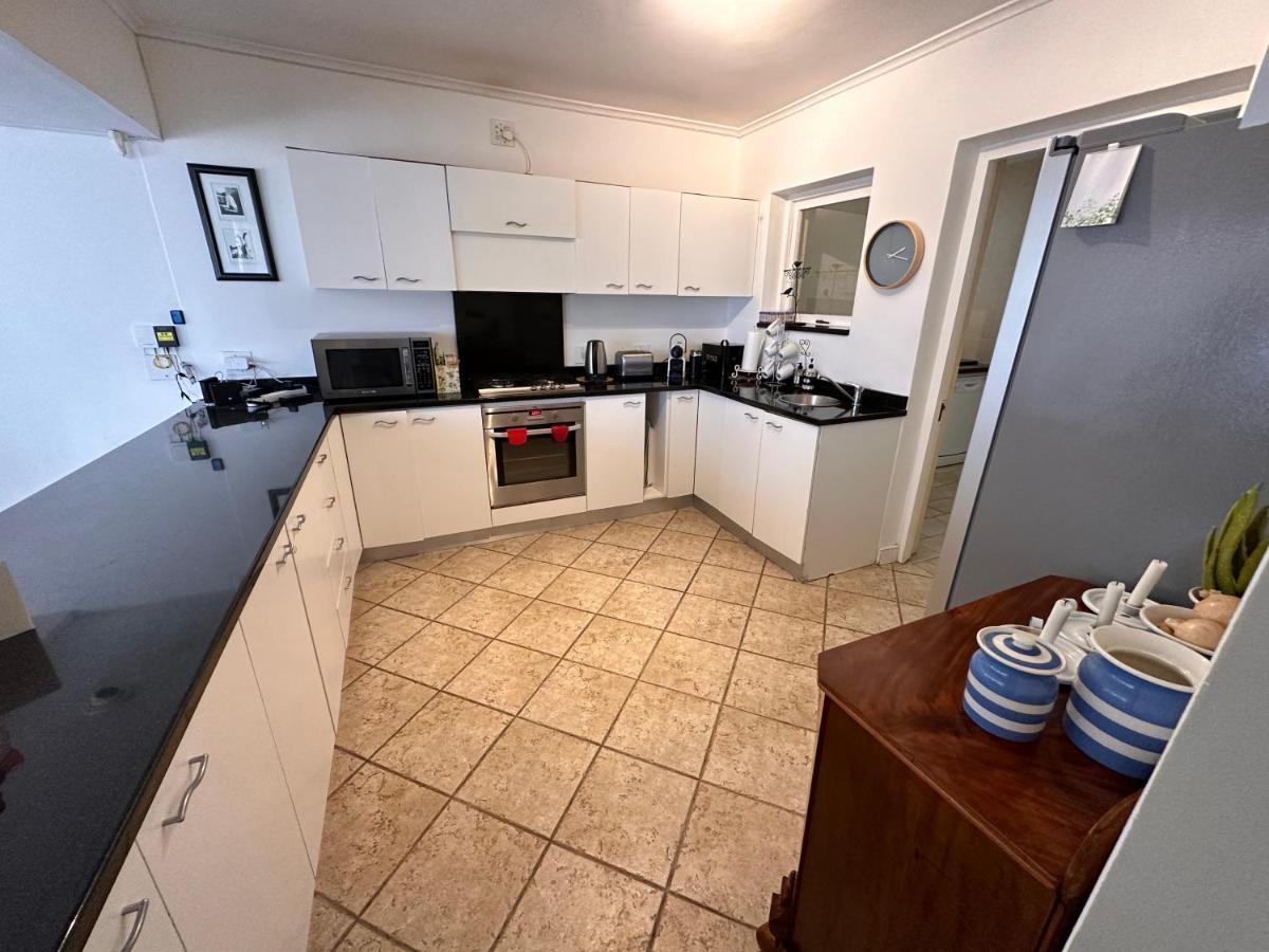 Spectacular Views Simonstown Ferienhaus *